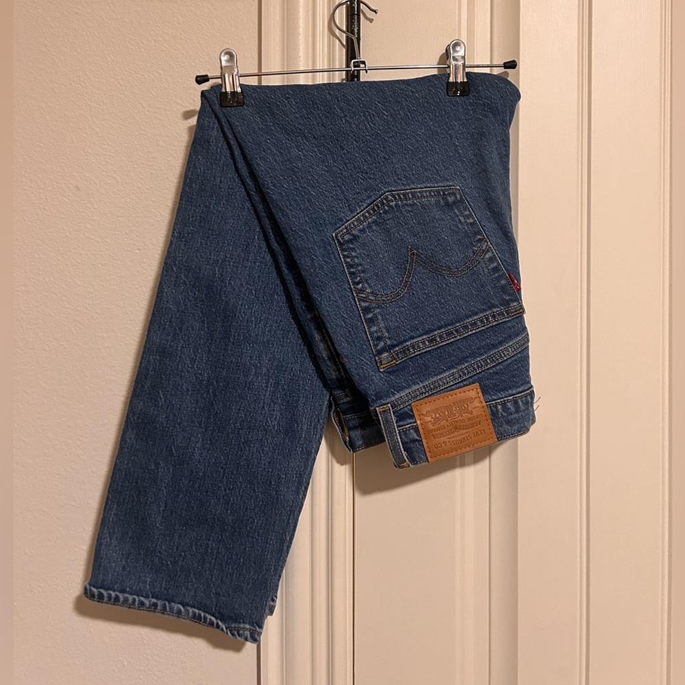 Levi’s wedgie straight jeans, size 28, never worn